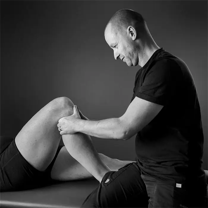Sportsfysioterapi til knæet.
