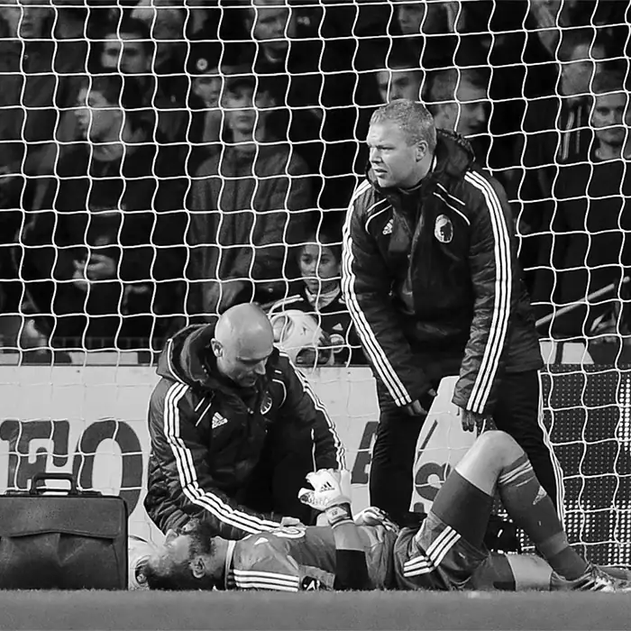 Fysioterapeut til akut sportsskade.